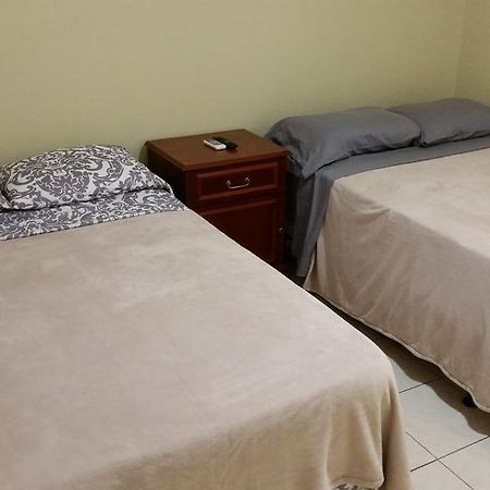 Paramira Apartment Oranjestad Habitación foto